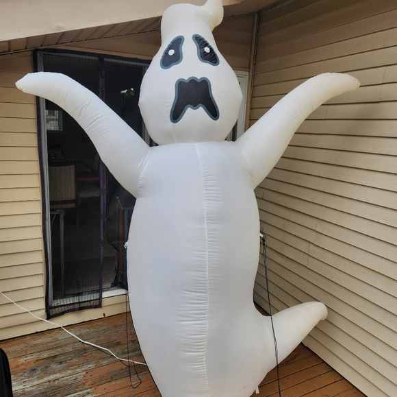 8ft Inflatable Ghost - Picture 2 of 7